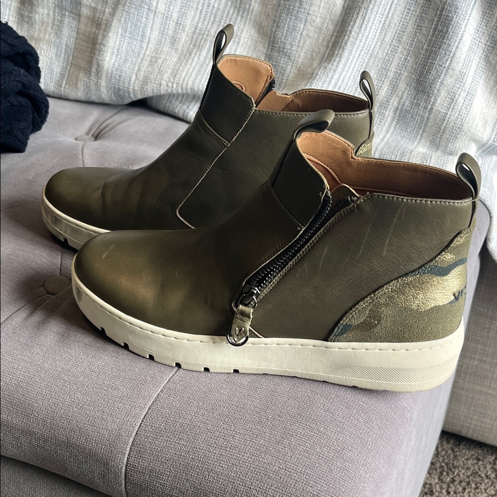 Vionic Olive Ankle Boots with White Sole